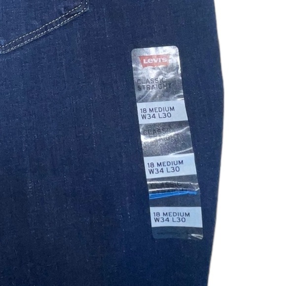 NWT Levi’s Classic Straight Mid Rise sculpt jeans Size 18Med W 34 X L 30. - Picture 6 of 8